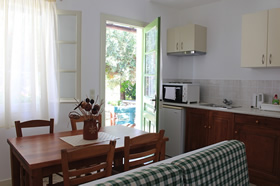 Eloneas Apartments